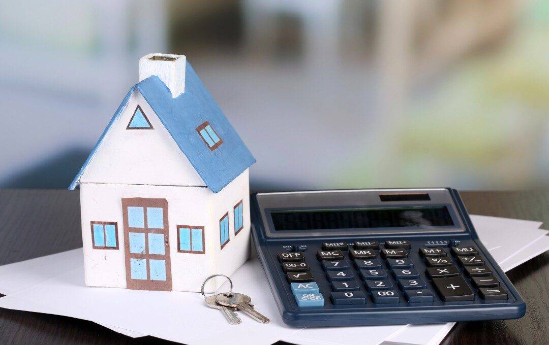 UK House Prices See Sharp Monthly Drop Amid Stamp Duty Reforms