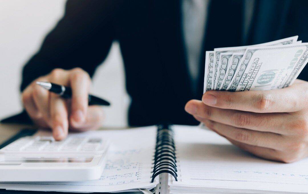 Inflation falls to 2%