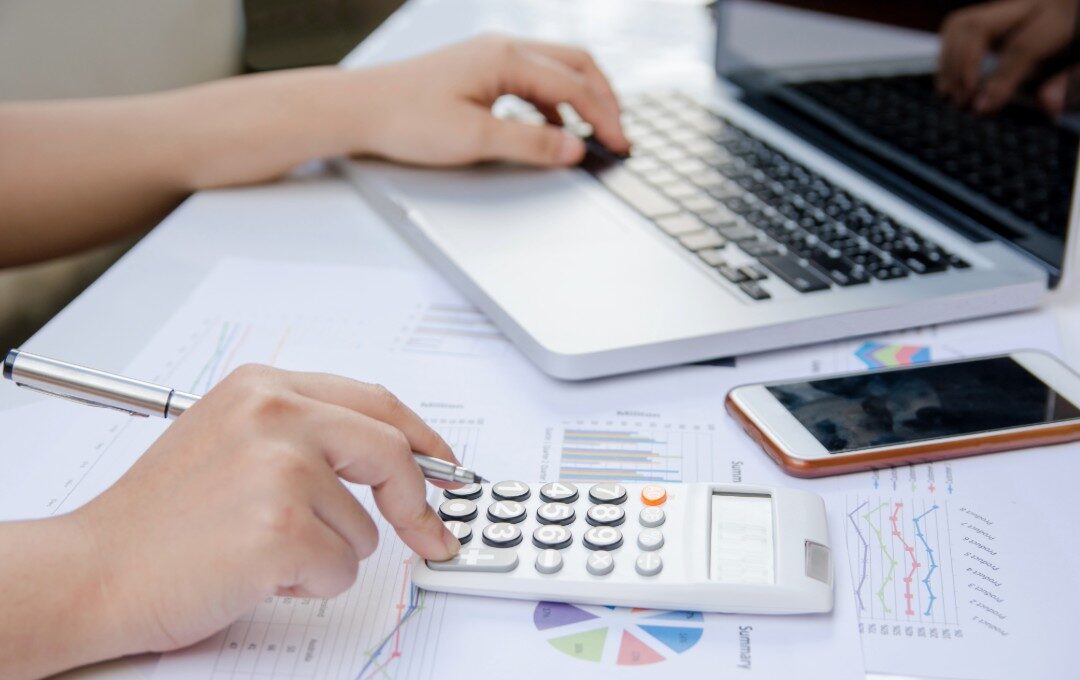 Weekly Cash Flow Checks: Stay Ahead of Surprises